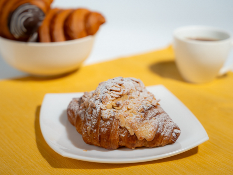 Almond Croissant 🟡