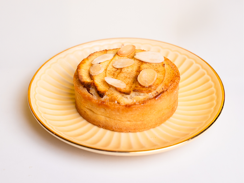 Apple &amp; Almond Tart 🟡