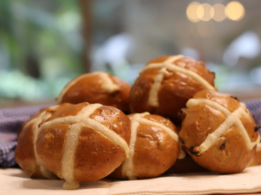 Hot Cross Buns (2pcs) 🟡