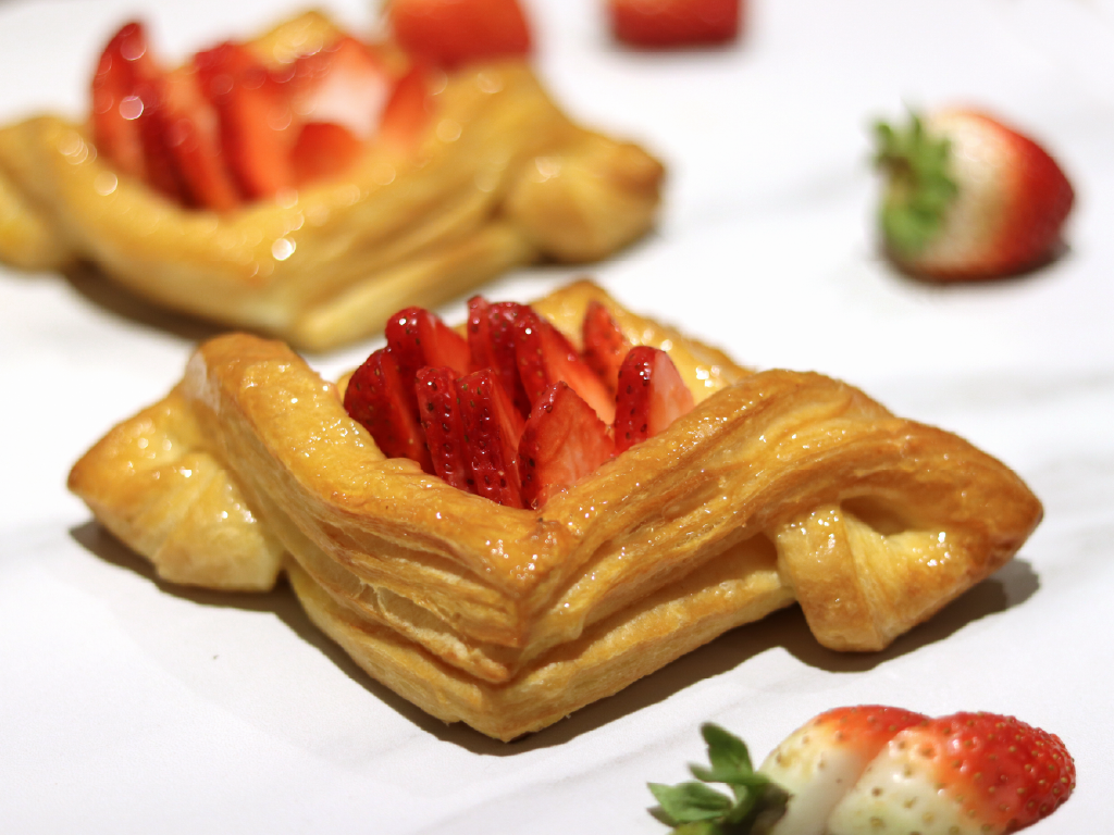 Strawberry Custard Danish 🟢